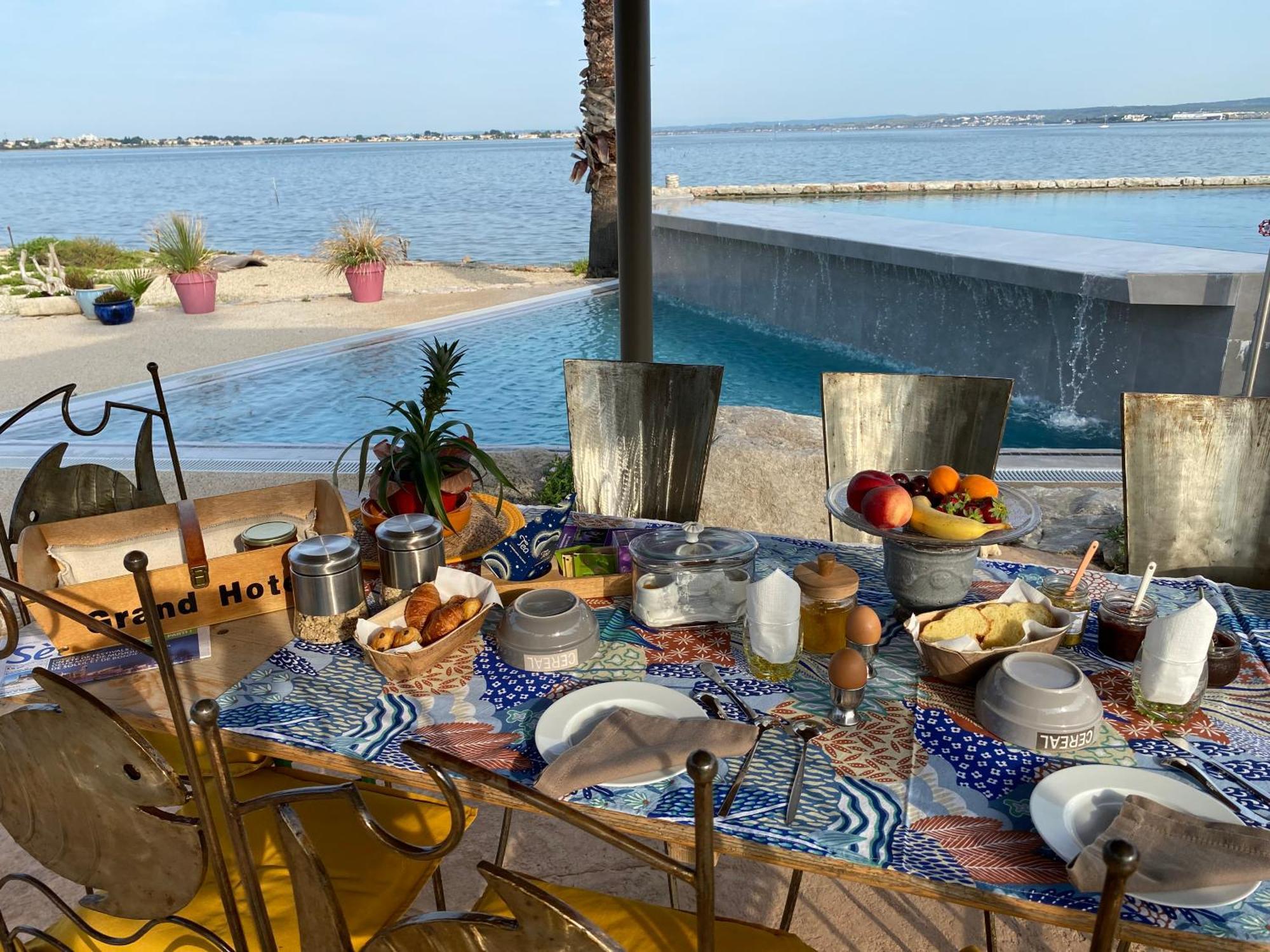 Bed and Breakfast Les Pieds Dans L'Eau Sète Exterior foto
